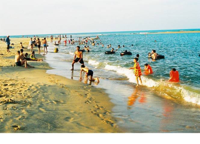 Pristine beaches, reefs entice tourists
